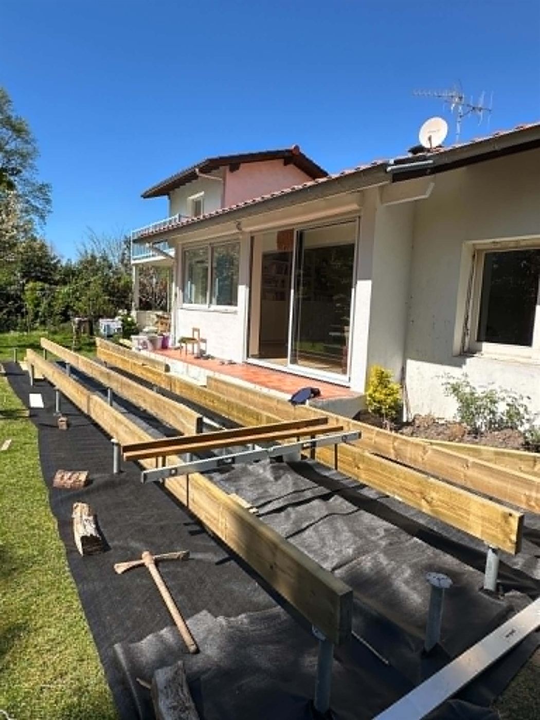 Ossature et structure d'une terrasse en bois
